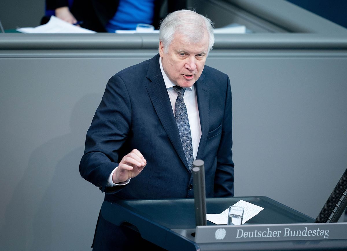 Horst Seehofer (CSU), Bundesminister des Innern, für Bau und Heimat, spricht bei der Sitzung des Bundestages.