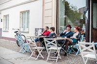 Auch wenn man in manchen Cafés in Berlin noch auf Englisch bestellen muss, gehört Deutsch immer häufiger zum guten Ton.