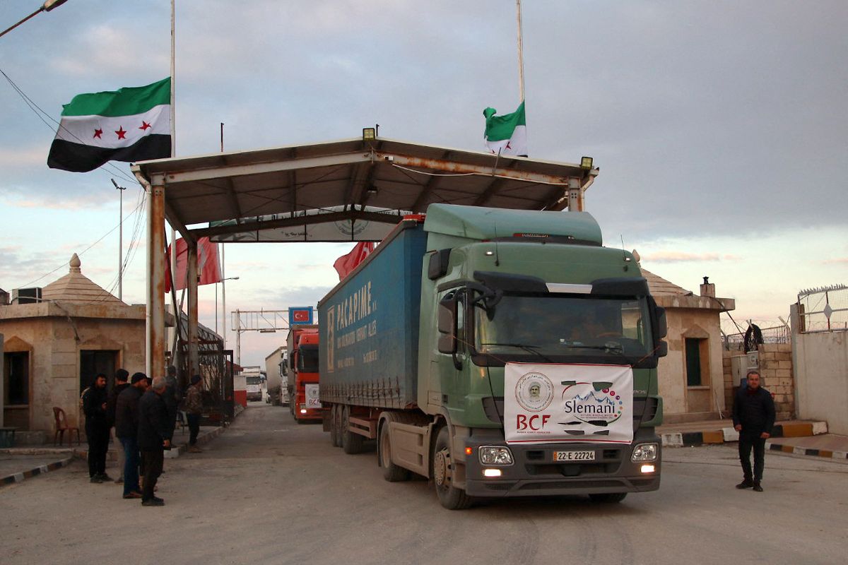 Hilfsorganisationen fordern vehement die Öffnung weiterer Grenzübergänge zur Türkei, um dringend benötigte Hilfsgüter nach Syrien liefern zu können.