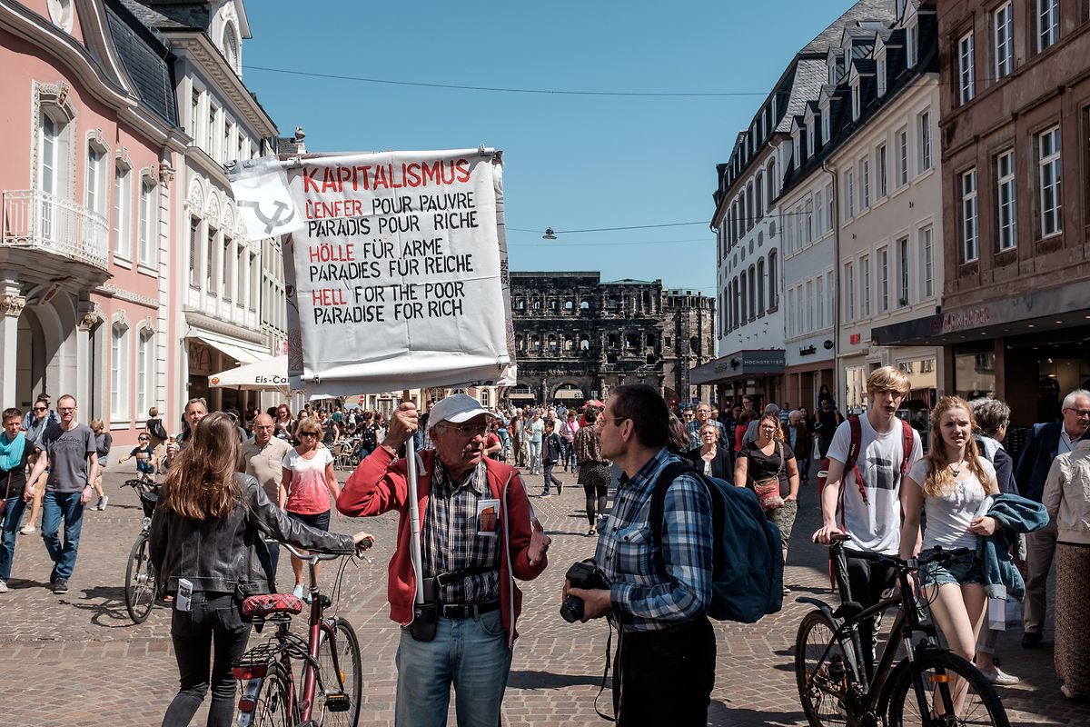 In Trier fanden am Samstag mehrere Demonstrationen statt. Die einen Teilnehmer waren für, die anderen gegen die Ehrung von Karl Marx. 