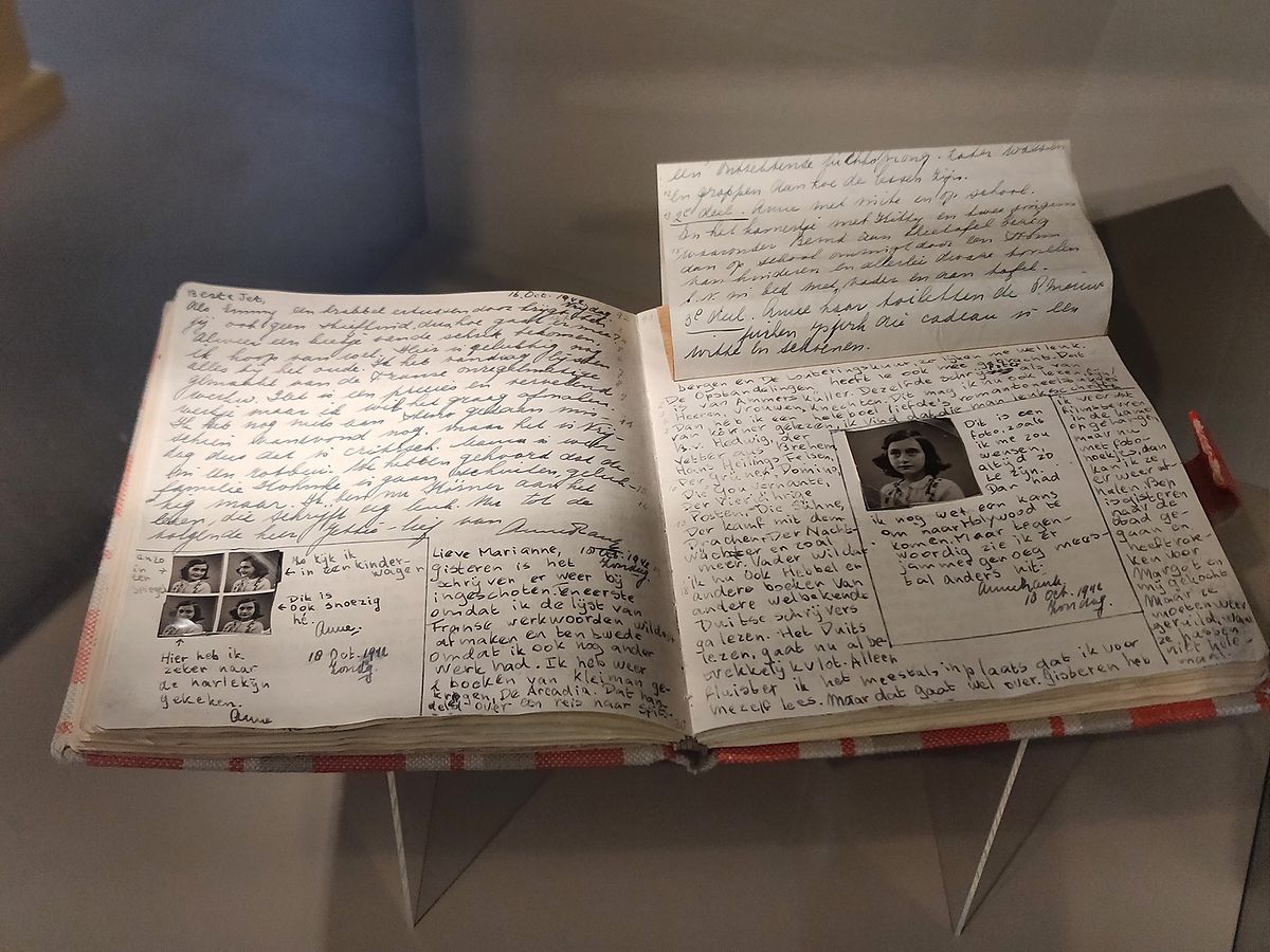 Eine Kopie von Anne Franks Tagebuch.