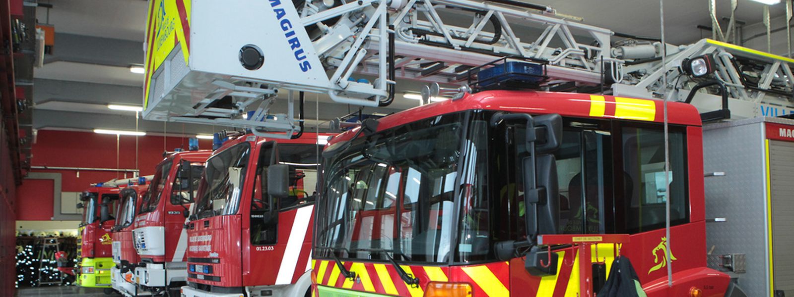 Die Berufsfeuerwehr zieht in das neue Gebäude in Gasperich. Der genaue Termin steht noch nicht fest. Baubeginn soll Anfang 2016 sein. Die Arbeiten dauern dann nach Angaben des Innenministeriums vier bis fünf Jahre.