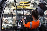 Blick aus dem Verladekran im 33 Hektar umfassenden CFL-Multimodal-Hub in Bettemburg: Hier werden Transport-Container von Lastwagen auf die Schiene gesetzt und umgekehrt.