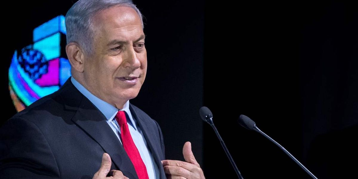 Netanjahu bekräftigte bei einer Ansprache auf einer Konferenz in Tel Aviv seinen Willen, im Amt zu bleiben.