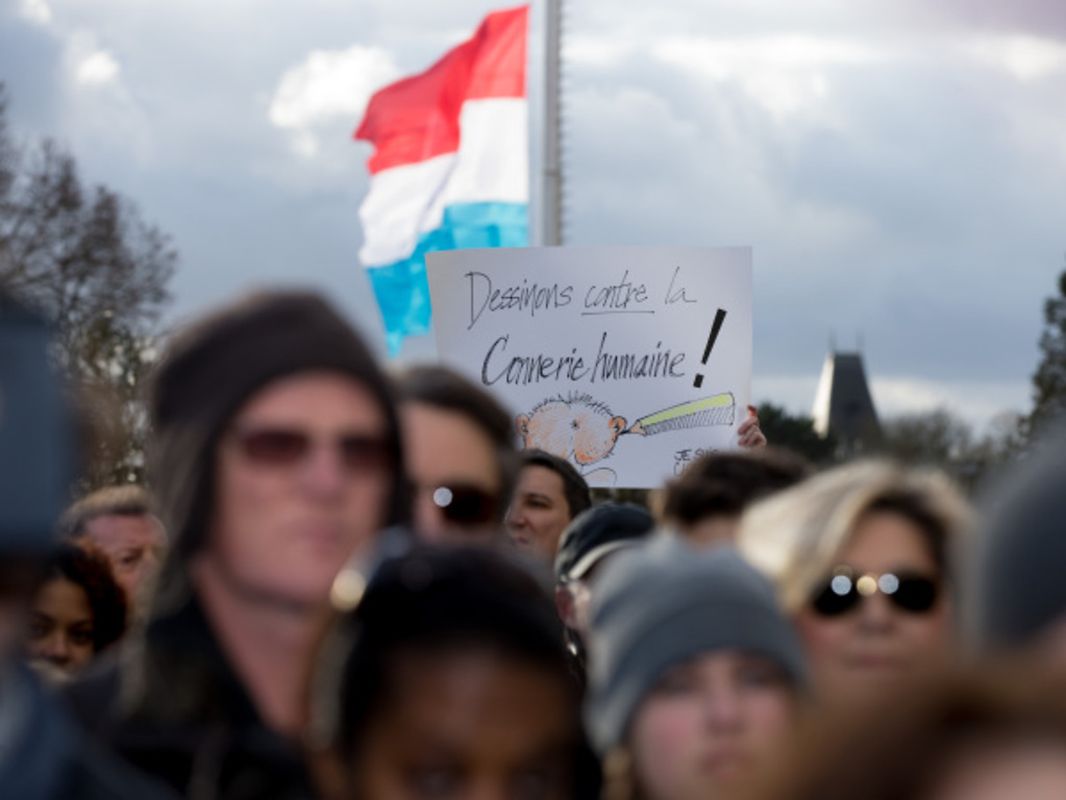 Manifestation Charlie Hebdo, place de la constitution,Gelle Fra.