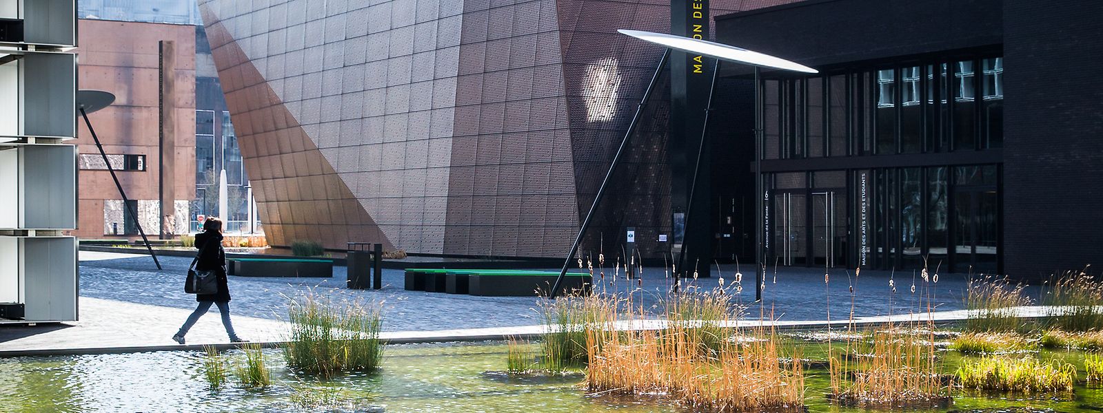 Les étudiants peuvent trouver un soutien financier comme psychologique auprès de l'Uni. 