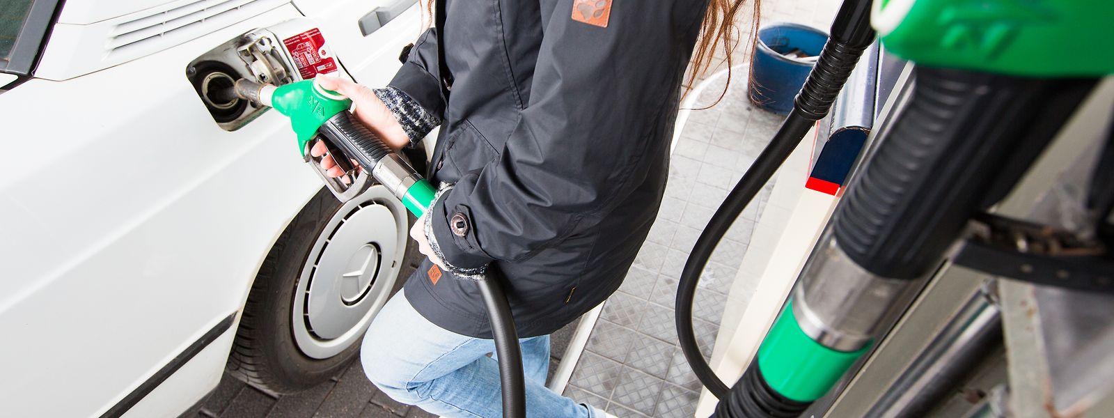 A la pompe, les automobilistes déboursent ainsi 3,9% de moins pour un litre de diesel. De son côté, l'essence a en revanche légèrement augmenté.