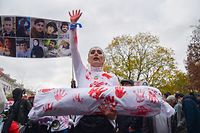 Protesto contra as mortes de mulheres pelas mãos da polícia iraniana. 