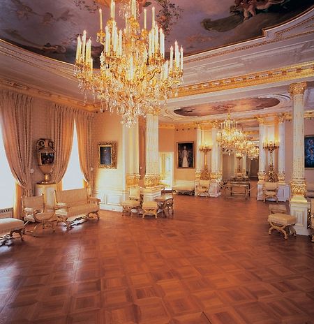 Sumptuous decor and lighting by Ingo Maurer Photo: LW Archive