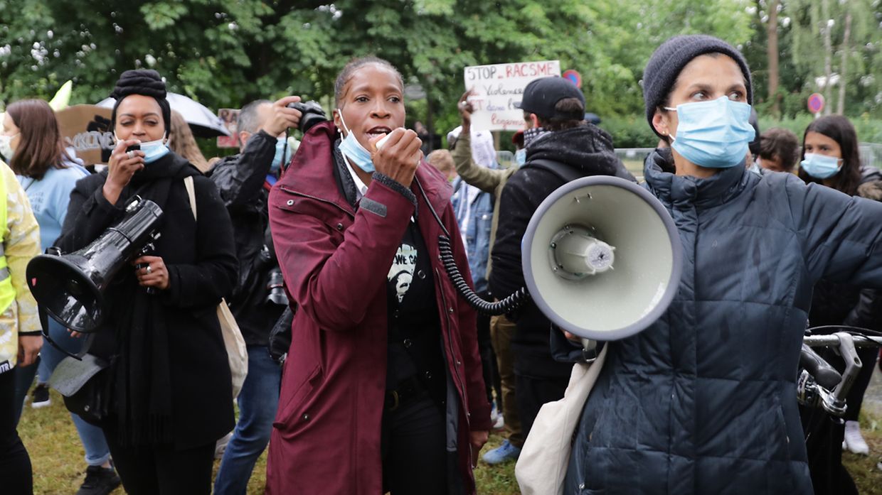 Succès de foule pour la manifestation contre le racisme qui s'est tenue ce vendredi devant l'ambassade des Etats-Unis à Luxembourg. 