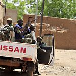 Militares do Burkina Faso confirmam tomada de poder e dissolução de Governo e Parlamento