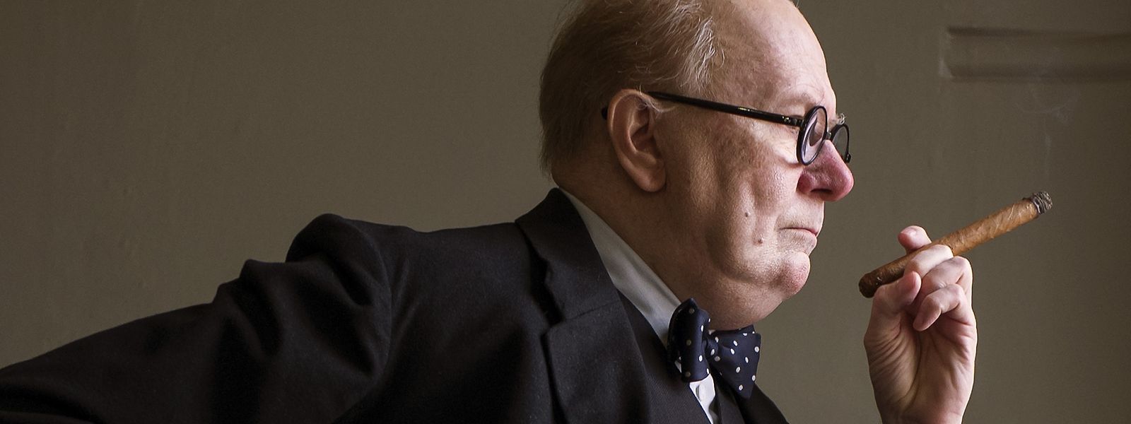 Não me lembro se é possível publicar fotos com gente a fumar ou se já há uma lei contra isso...