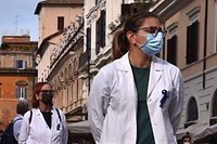 Emergency Room staff, 118 medical staff, nurses and doctors demonstrate against staffing shortage issues and the choices on the management of the Italian National Health Service (I.S.S.) during the Covid-19 pandemic in central Rome, on November 17, 2021. (Photo by Andreas SOLARO / AFP)