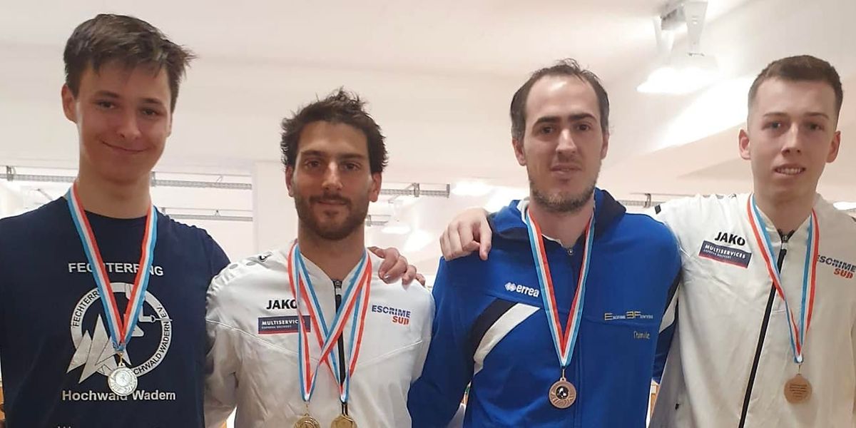 Der frisch gebackene Landesmeister Flavio Giannotte (2.v.l.) posiert mit Vizemeister Valentino Marx (l.) sowie den Bronze-Gewinnern Niklas Prinz (r.) und Benjamin Laudumiey.