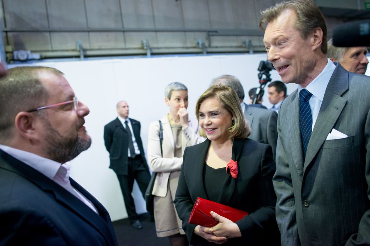 Auf dem Weg zu den Ausstellern: Das großherzogliche Paar auf Stippvisite auf der Frühjahrsmesse. 