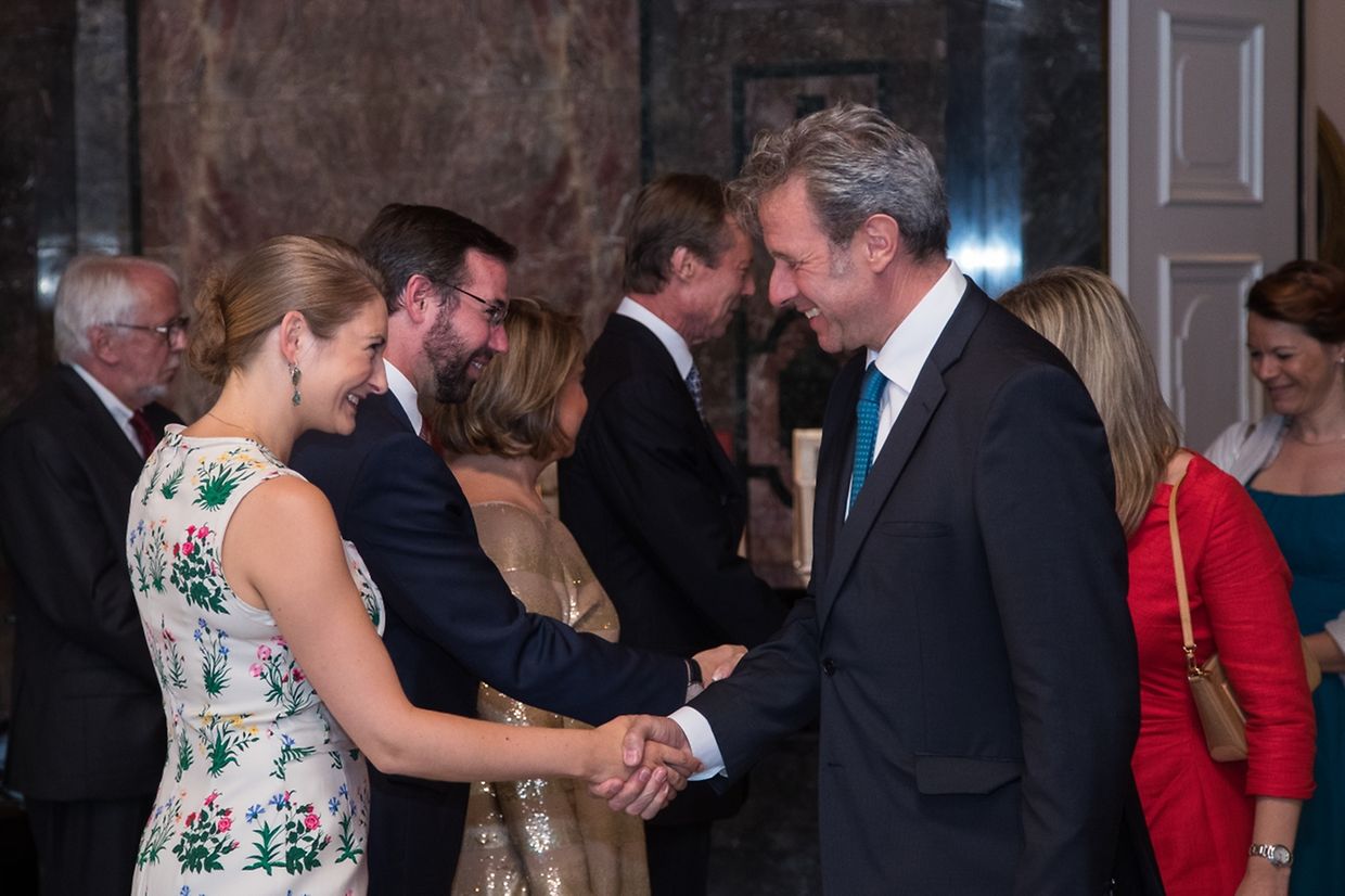 Stéphanie salue Félix Eischen.