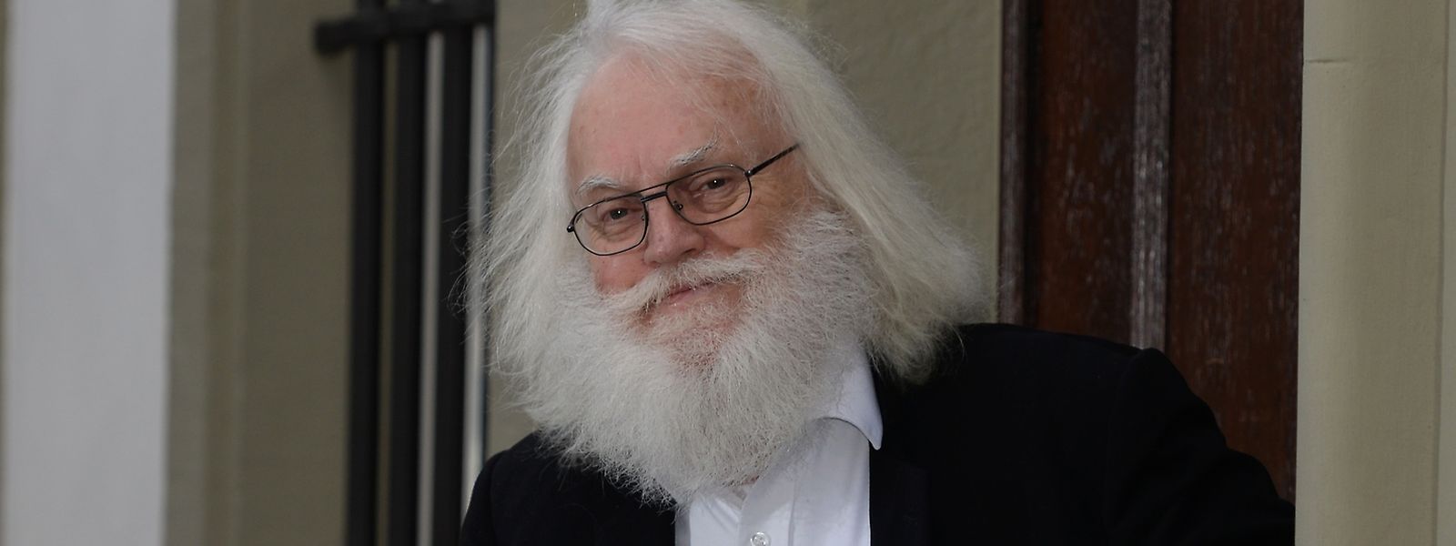 Michael Thielen vor dem Karl-Marx-Haus in Trier.