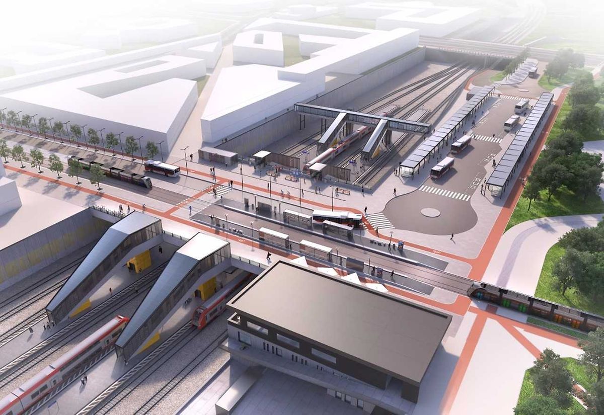 Der erste von zwei Quais am Peripheriebahnhof Howald wird am 10. Dezember 2017 eröffnet, der zweite zwei Jahre später. Die "Gare Howald" gilt als wichtiger Umschlagpunkt, werden hier doch die Zugpassagiere aus Richtung Süden, die in Cloche d'Or arbeiten, aus- und auf Bus bzw. Tram umsteigen können.