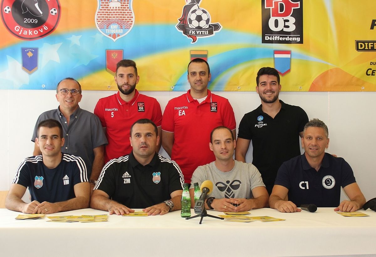 A conferência de imprensa com os participantes dos quatro clubes teve lugar no pavilhão de Oberkorn