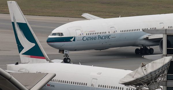 Cathay Pacific Offers Pilots Bonuses To Keep Flying