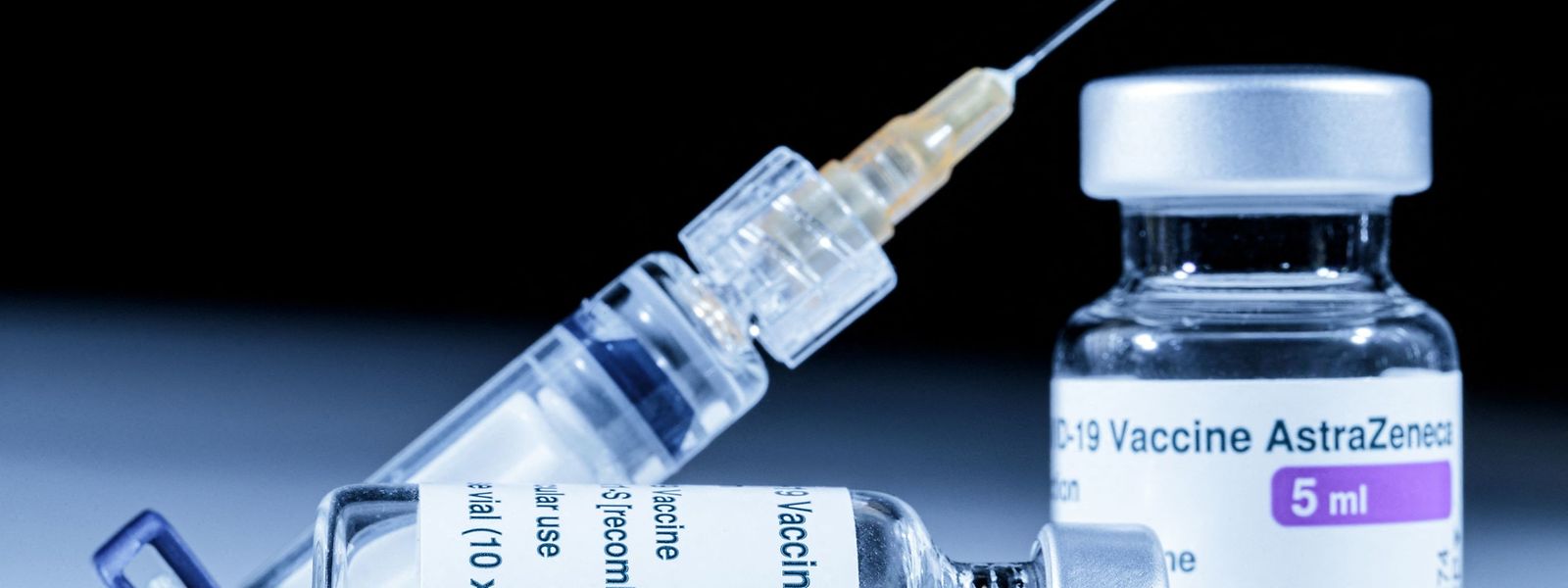 Impfung vorerst auf Eis: Einige Länder setzen ihre Impungen mit Astrazeneca derzeit vorübergehend aus. Andere halten an dem Stoff fest.
