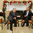 U.S. President Barack Obama (R) welcomes U.N. Secretary General-designate Antonio Guterres, of Portugal, in the Oval Office at the White House in Washington, U.S. December 2, 2016.  REUTERS/Jonathan Ernst