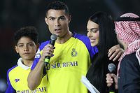 Ronaldo com a família na apresentação aos adeptos do Al Nassr