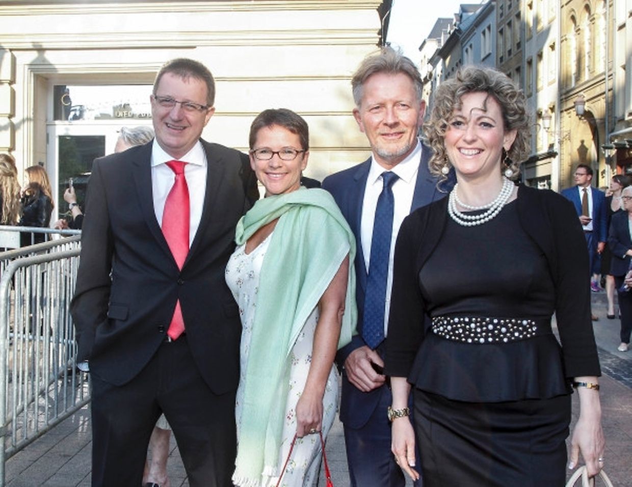 премьер министр бельгии с женой