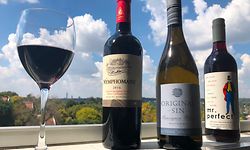 08.04.2021, Südafrika, Johannesburg: Weinflaschen mit ausgefallenen Namen, darunter "mr. perfect", "Nymphomane" oder «Original sin». Weinnamen in Südafrika schrecken vor nichts zurück. 