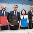 IPO , Unterzeichnung Koalitionsabkommen DP , LSAP , Dei Greng , Gambia , vlnr Etienne Schneider , Xavier Bettel , Corinne Cahen , Felix Braz Foto:Guy Jallay/Luxemburger Wort