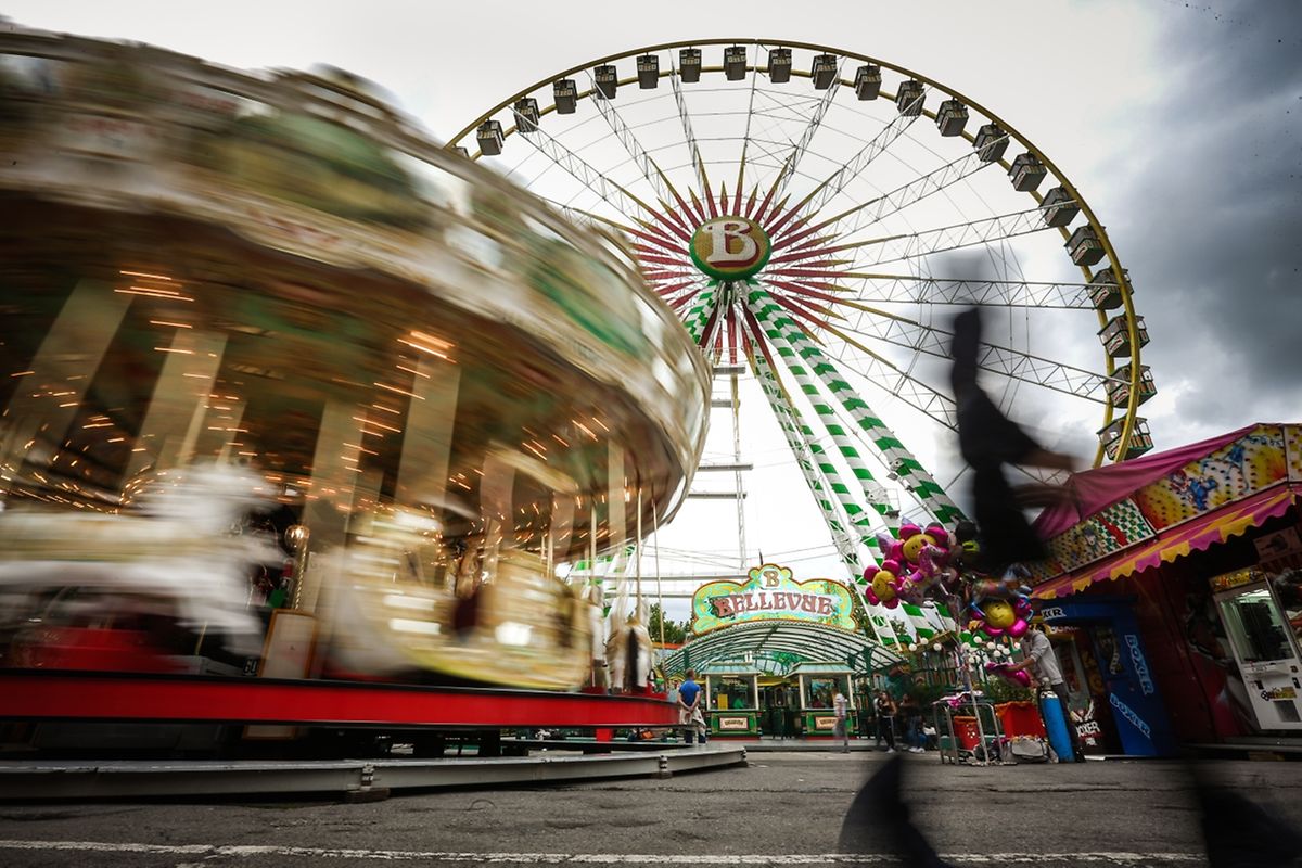 Die Schuberfouer auf dem Glacisfeld ist eröffnet. 20 Tage Spiel, Spaß und Spannung beginnen damit. 