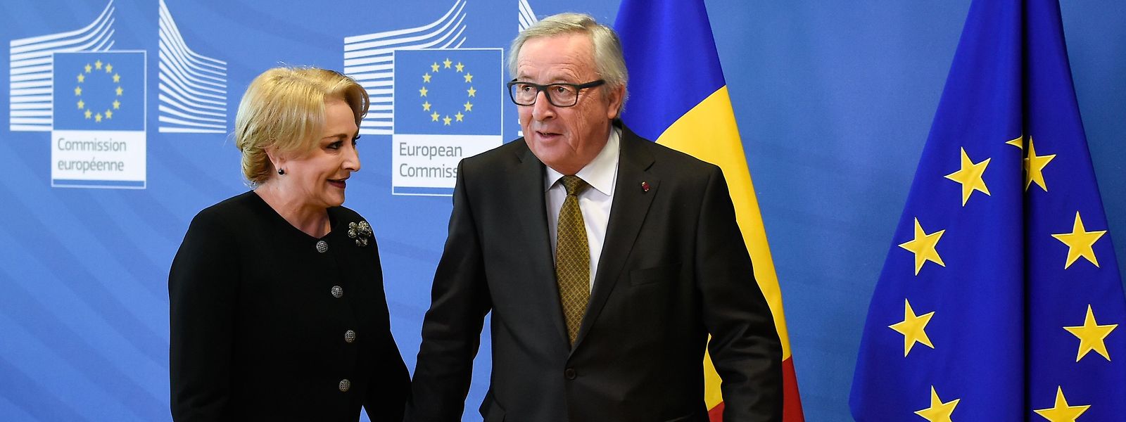 Jean-Claude Juncker zusammen mit der rumänischen Ministerpräsidentin Viorica Dancila before their bilateral meeting at the EU headquarters in Brussels. - In an interview published on December 29, 2018 in Germany's daily newspaper "Die Welt", Juncker expressed his doubts on Romania's aptitude to take over the EU presidency for the first six month of the year 2019. (Photo by JOHN THYS / AFP)