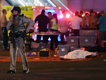 Polícia diz que abateu um autor dos disparos num concerto em Las Vegas