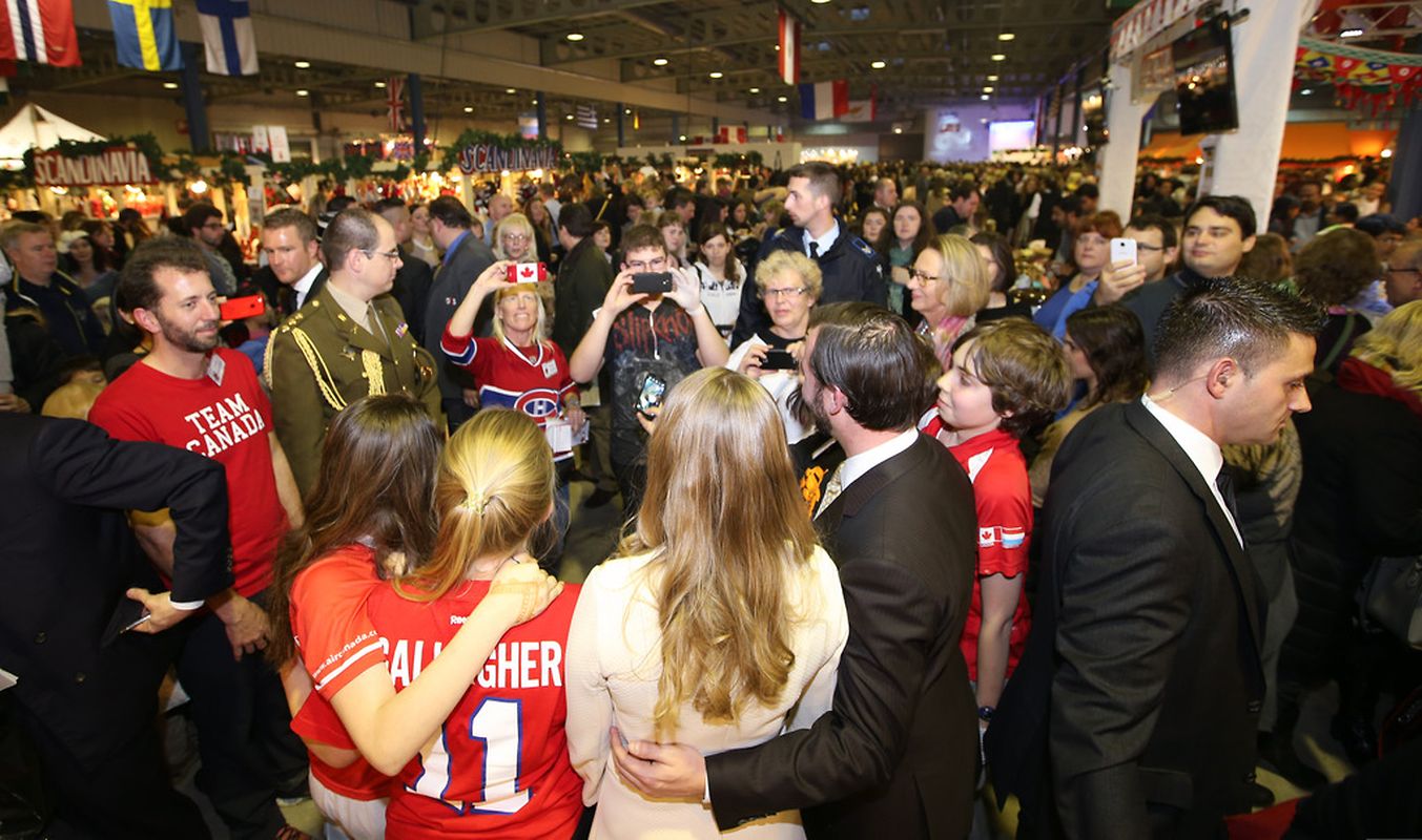 Wo auch immer sie erscheinen: Stéphanie und Guillaume sorgen für Aufsehen.