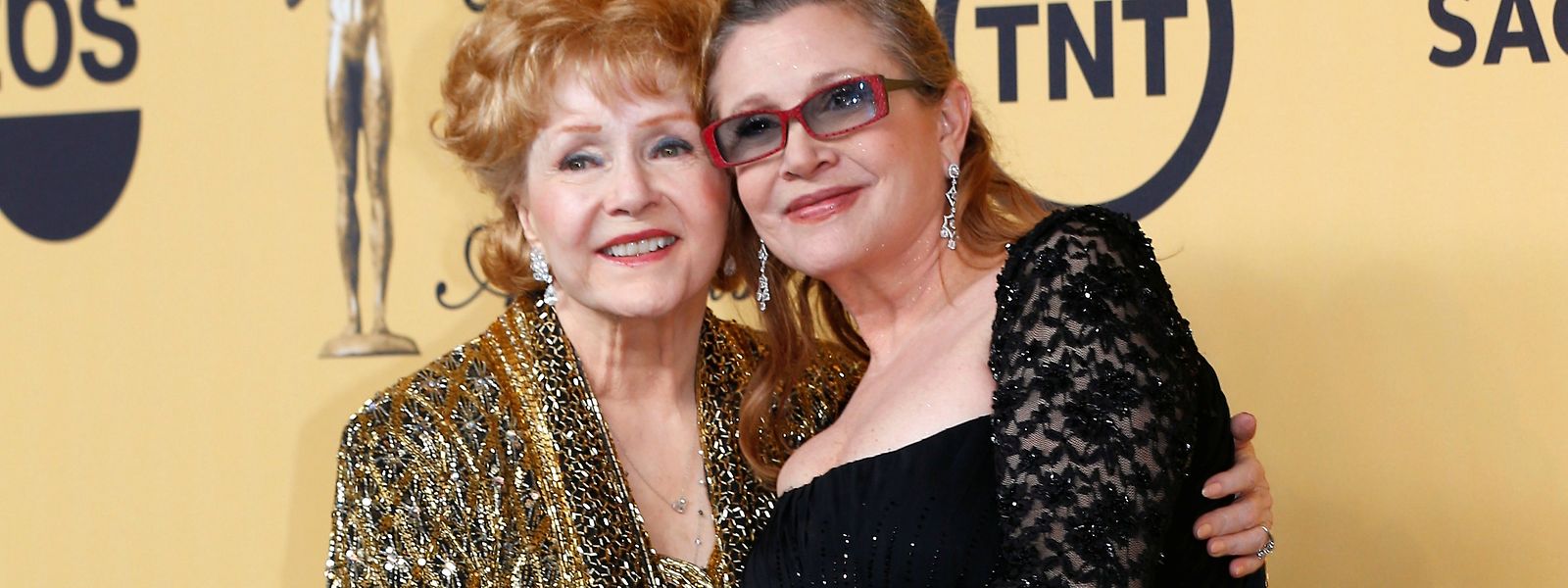 Seltenes Bild: Debbie Reynolds (l.) und ihre Tochter Carrie Fisher traulich vereint.