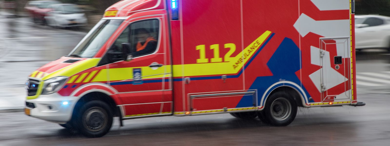 Ein Auto ist am Freitagabend auf dem CR179 zwischen Leudelingen und Zessingen in einen Zaun gekracht. 