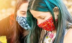 Junge Menschen sind zwar oft asymptomatisch, leiden aber dennoch an den Folgen der Pandemie.