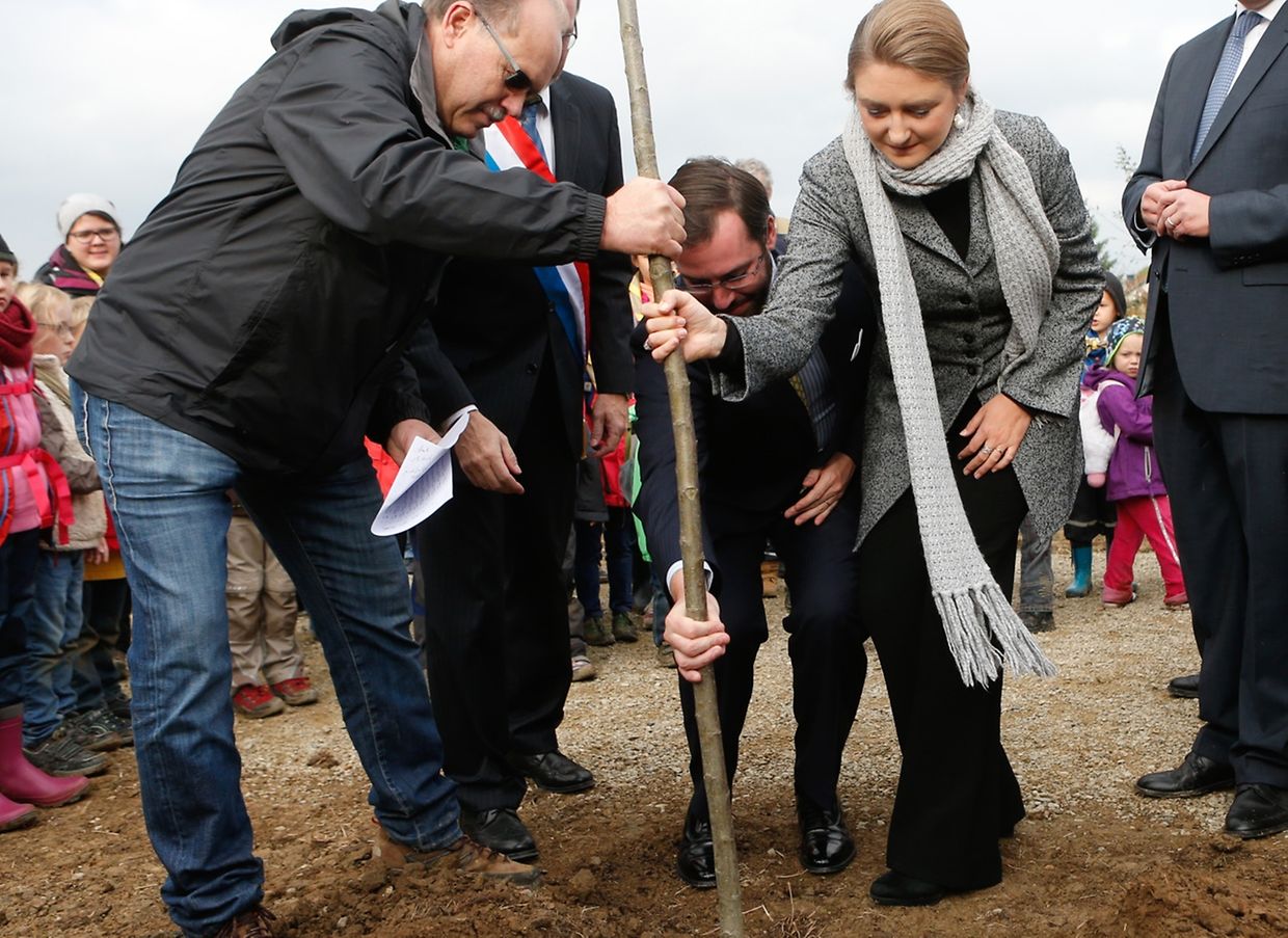Gute Stimmung beim Gärtnern: Für die Umwelt war nicht nur das erbgroßherzogliche Paar im Einsatz. 