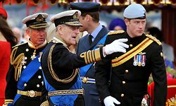 Prinz Harry im Jahr 2012 mit seinem Großvater Prinz Philip anlässlich der Feierlichkeiten zum diamantenen Thronjubiläum von Königin Elizabeth.