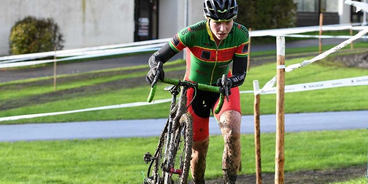 Malgré ses 77 points de retard sur Mieke Deroo, Nathalie Lamborelle vise toujours le classement final de la Skoda Cross Cup.