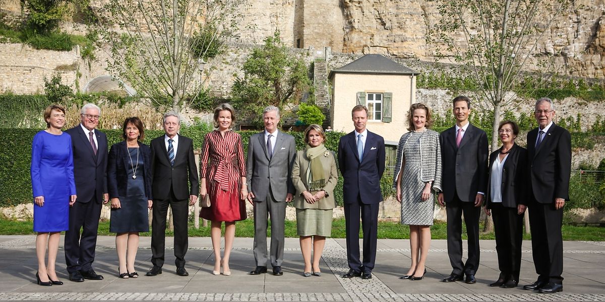 Großherzog Henri und Großherzogin Maria Teresa haben die Staatsoberhäupter und ihre Partner am Mittwochmorgen vor der prachtvollen Kulisse der Abtei Neumünster begrüßt.