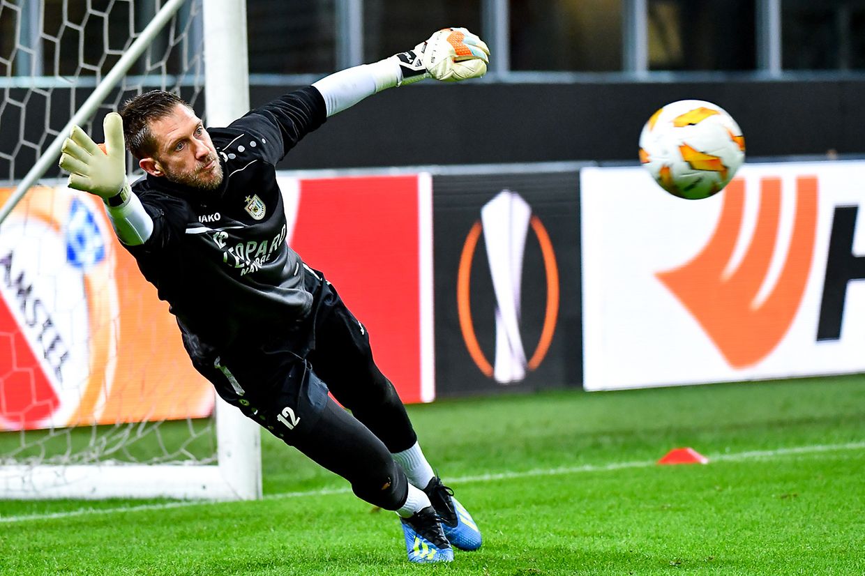F91-Torwart Landry Bonnefoi beim Training im Stadion San Siro.
