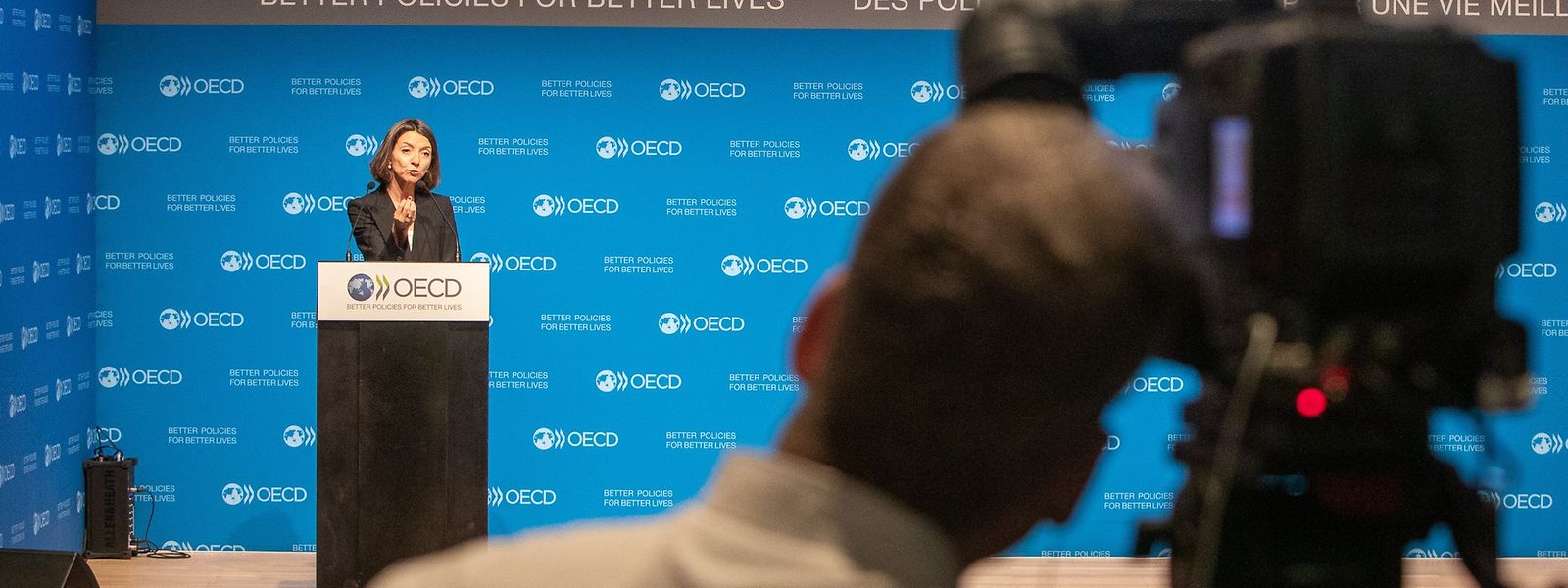 Die OECD-Chefökonomin Laurence Boone betont die Wichtigkeit der Impfkampagne für die Weltwirtschaft.