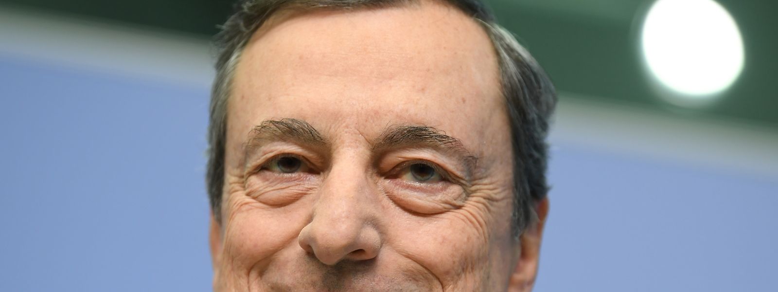 Mario Draghi, Präsident der Europäischen Zentralbank (EZB), nimmt an der Pressekonferenz in der EZB-Zentrale teil.