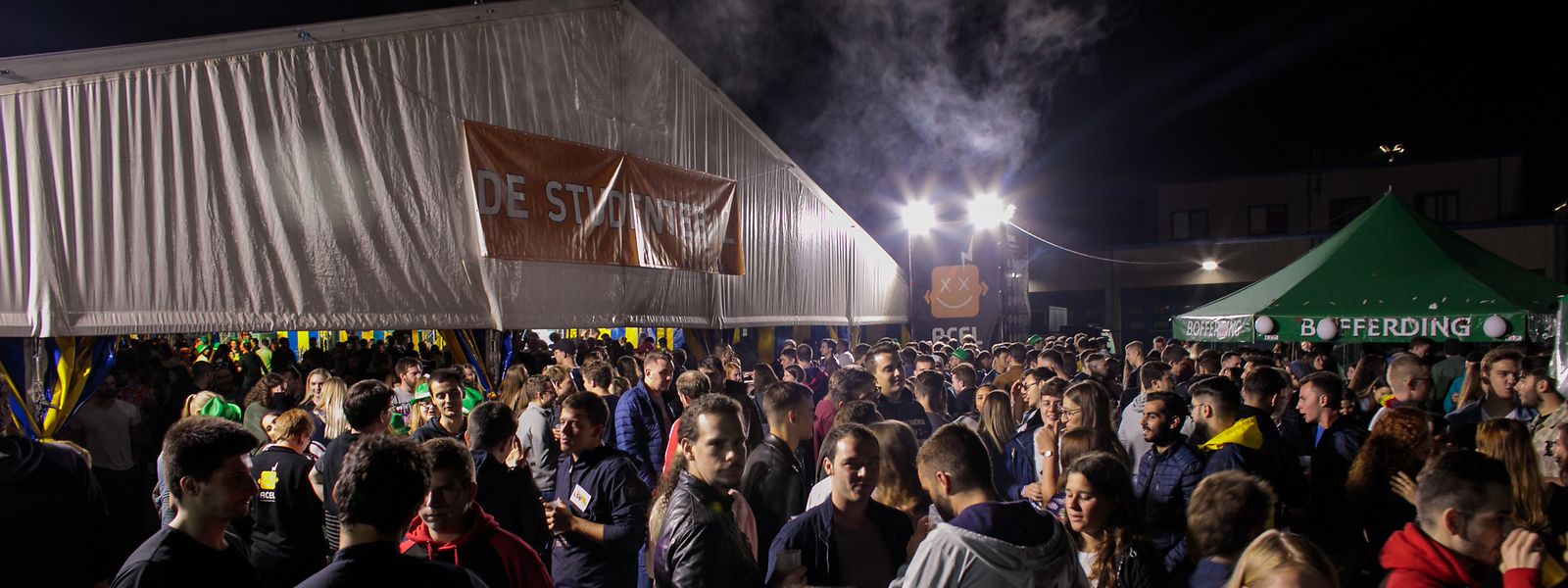 Der Studentenbal hat sich zu einem beliebten Event im Partykalender der Sommerheimkehrer gemausert.