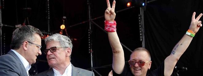Bundespräsident Joachim Gauck (M) und der polnische Präsident Bronislaw Komorowski eröffnen das Musikfestival „Haltestelle Woodstock“.
