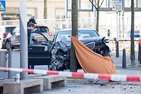 Der Fahrer dieses Wagens soll versucht haben, einen Polizisten zu überfahren. Dabei wurde er erschossen.