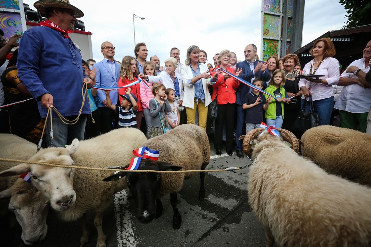 Die Schuberfouer auf dem Glacisfeld ist eröffnet. 20 Tage Spiel, Spaß und Spannung beginnen damit. 