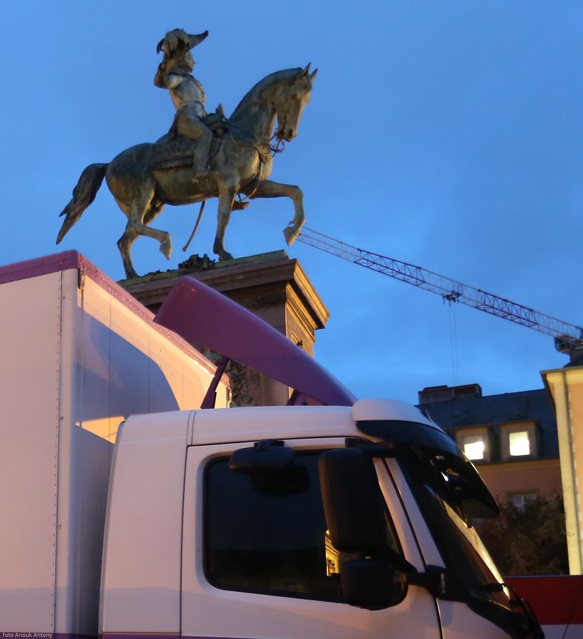 25.10.2017 Luxembourg, ville, Knuedler, place Guillaume, Wochenmarkt sehr früh am Morgen photo Anouk Antony