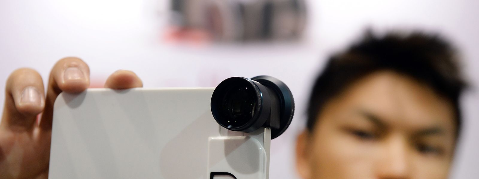 Anstecklinsen statt großer Kameraobjektive: Mit solchen Gadgets kann die Smartphonekamera leicht aufgerüstet werden. 
